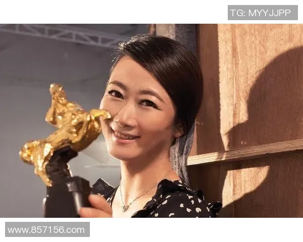 足球明星背后的女人们她们的故事与魅力展现了爱情与事业的完美结合